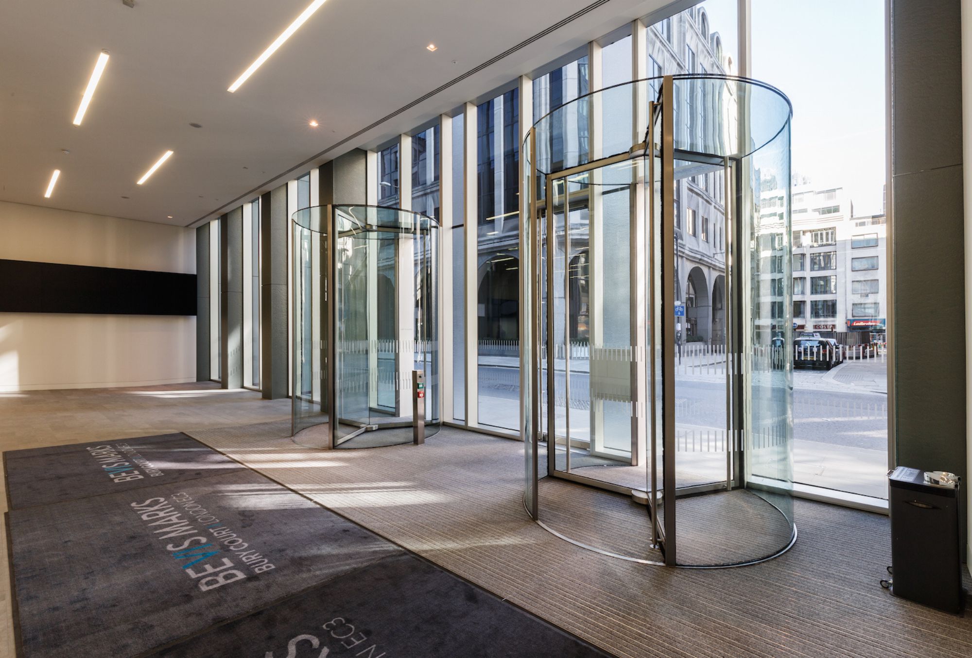 bds entrances revolving door / automatic door